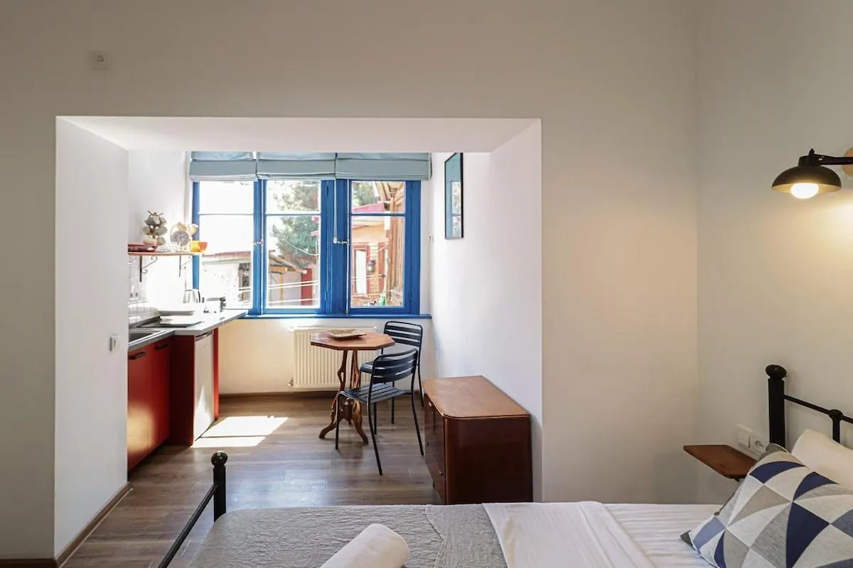 Unique 3-Studio Combo For 6 Guests By Wehost Tbilisi Apartment