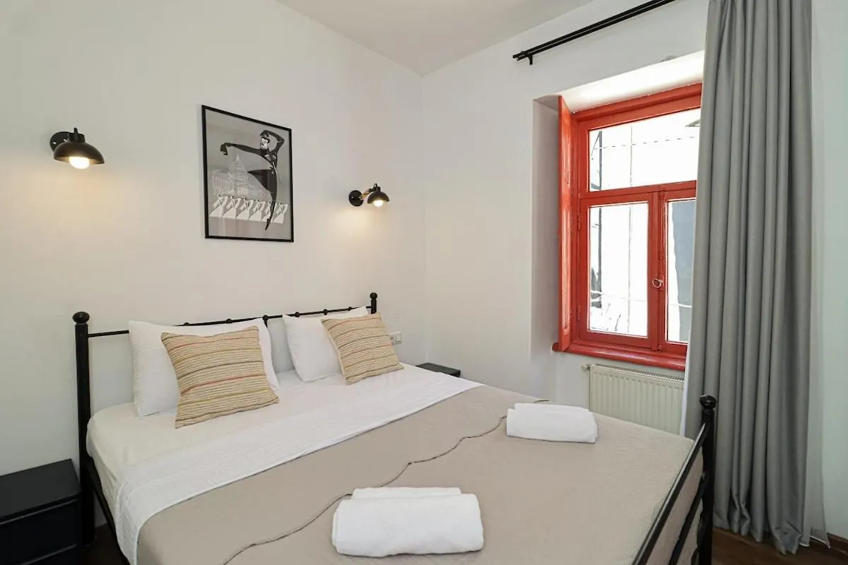 Unique 3-Studio Combo For 6 Guests By Wehost Tiflis